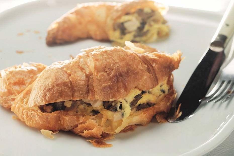 Фото рецепта Круассаны с омлетом а-ля Аньес Сорель