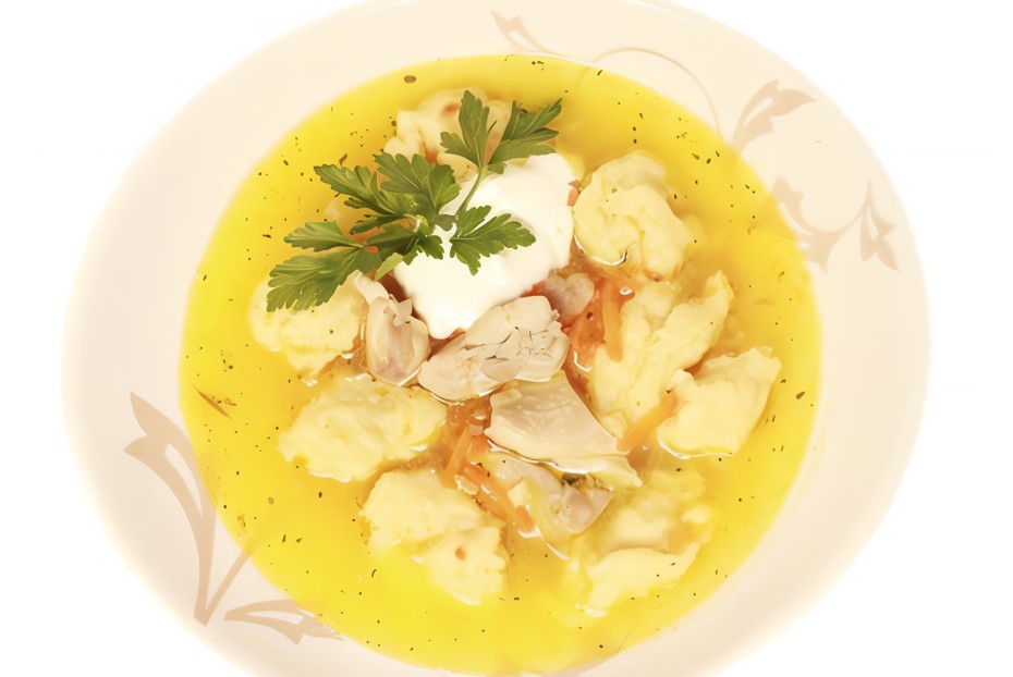 Фото рецепта Куриный бульон с манными клецками