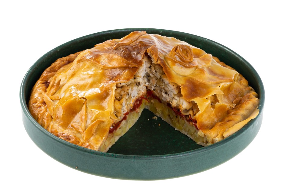 Фото рецепта Курник с курицей, сыром и помидорами