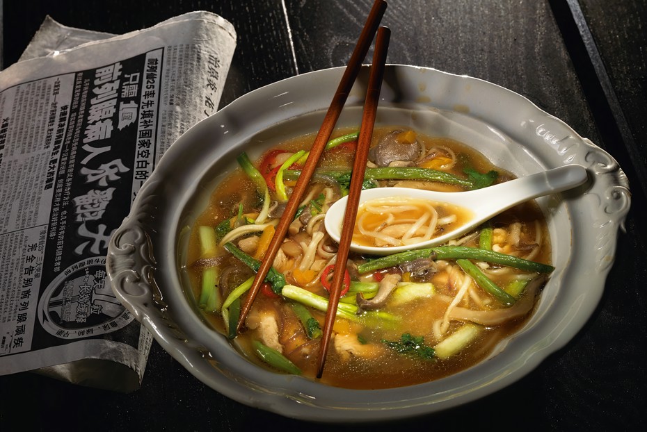 Фото рецепта Лапша удон с курицей, вешенками и зеленым луком