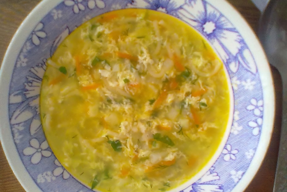 Фото рецепта Легкий суп с яйцом