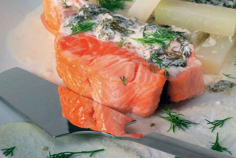 Фото рецепта Лосось с соусом из сметаны и щавеля