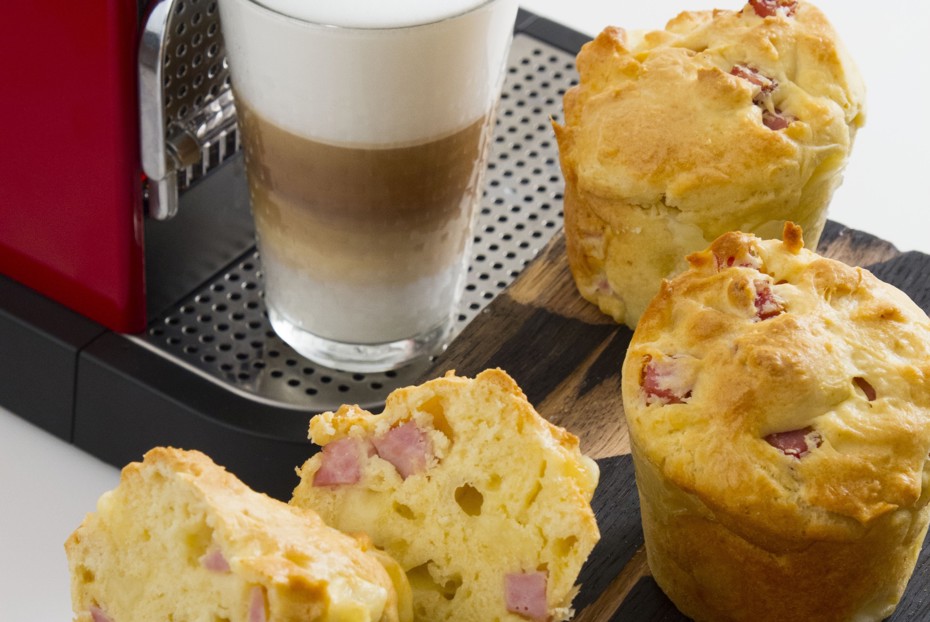 Фото рецепта Маффины с ветчиной и сыром