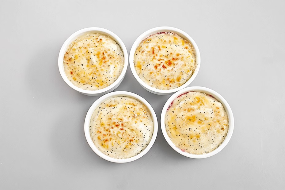 Фото рецепта Малиново-манный пудинг