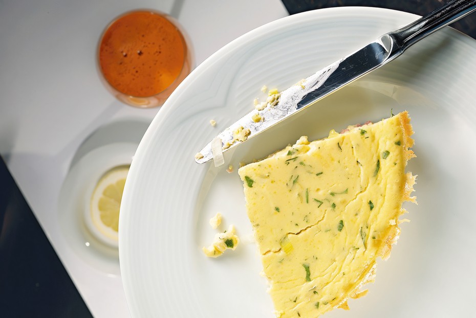 Фото рецепта Омлет-суфле с ветчиной и сыром