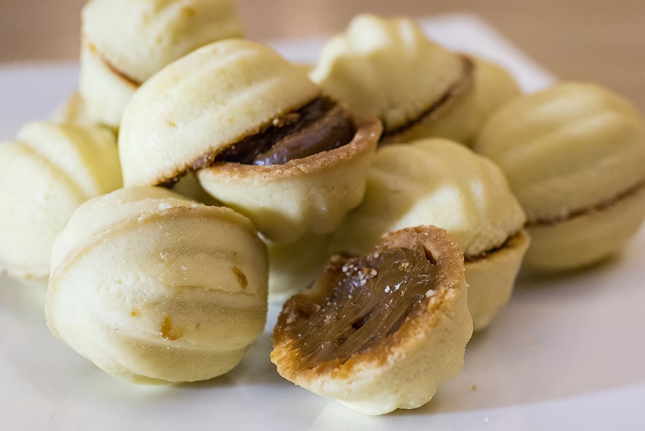 Фото рецепта Орешки изумрудные со сгущенкой от Белочки