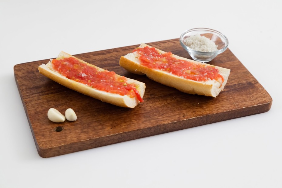 Фото рецепта Бутерброд с помидорами "Пан кон томате"