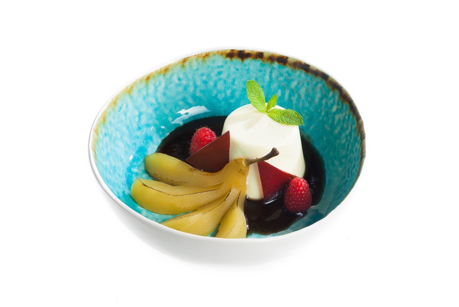 Фото рецепта Панна-котта с оливковой карамелью и грушей в сиропе