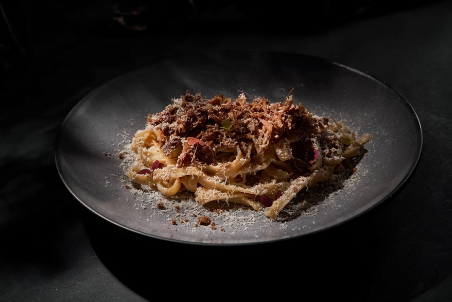 Фото рецепта Паста с жареными семечками, уткой и понзу из белых грибов