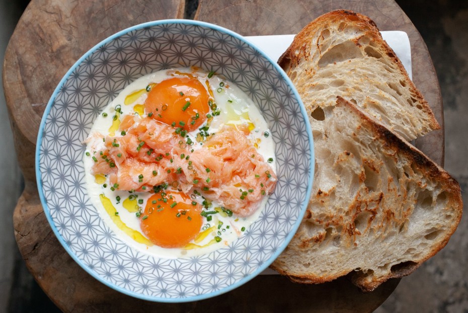 Фото рецепта Печеные яйца с лососем