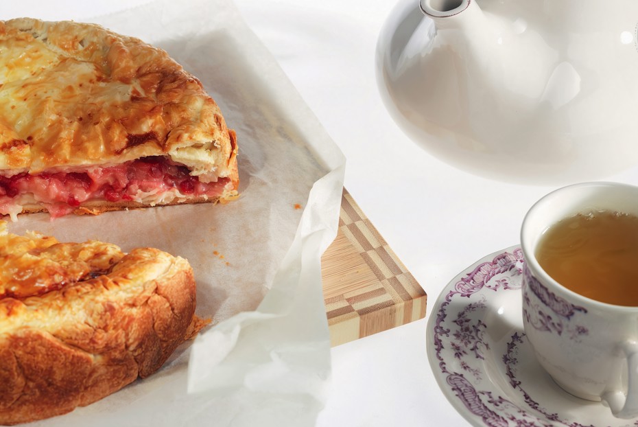 Фото рецепта Пирог с брусникой и яблоками