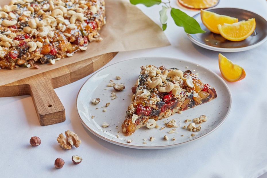 Фото рецепта Пирог с орехами и сухофруктами