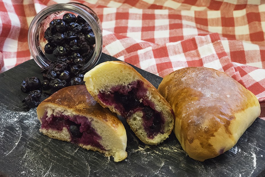Фото рецепта Пирожки сдобные со смородиной