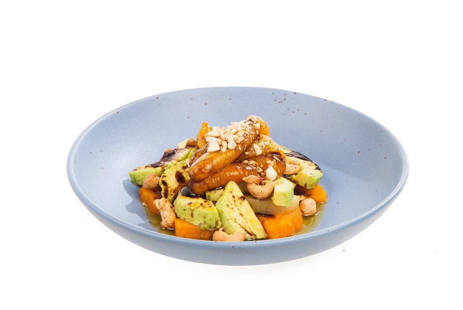 Фото рецепта Полезный салат из авокадо, батата и болгарского перца