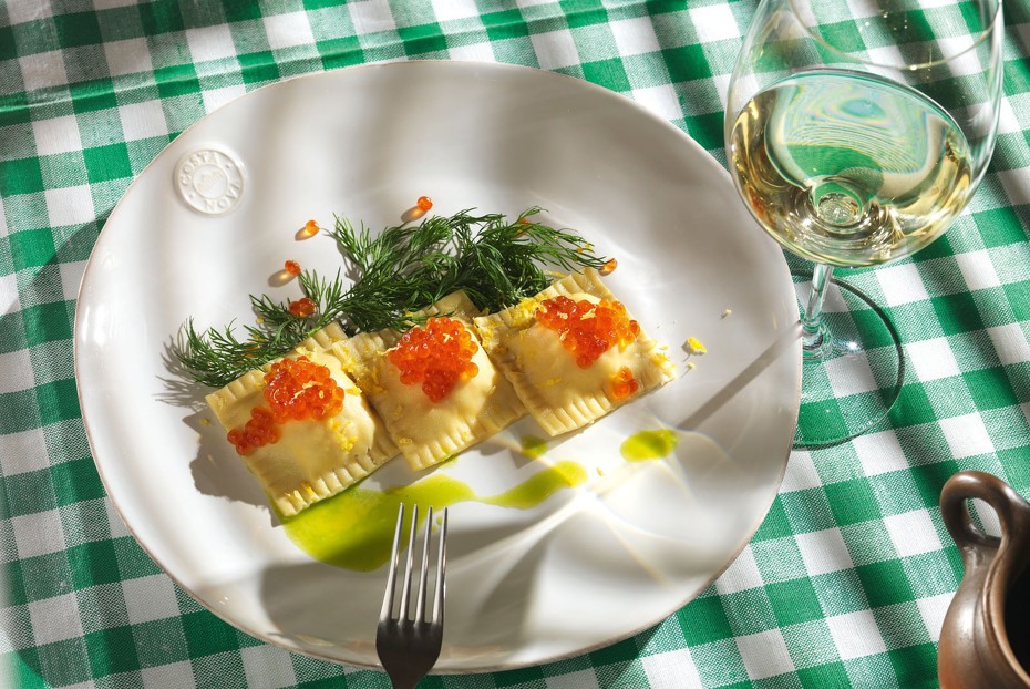 Фото рецепта Равиоли с копченым лососем и обезжиренным творогом