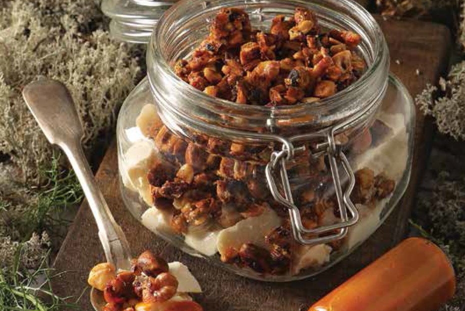 Фото рецепта Ромашковая дрожалка с карамельными орехами и облепихой