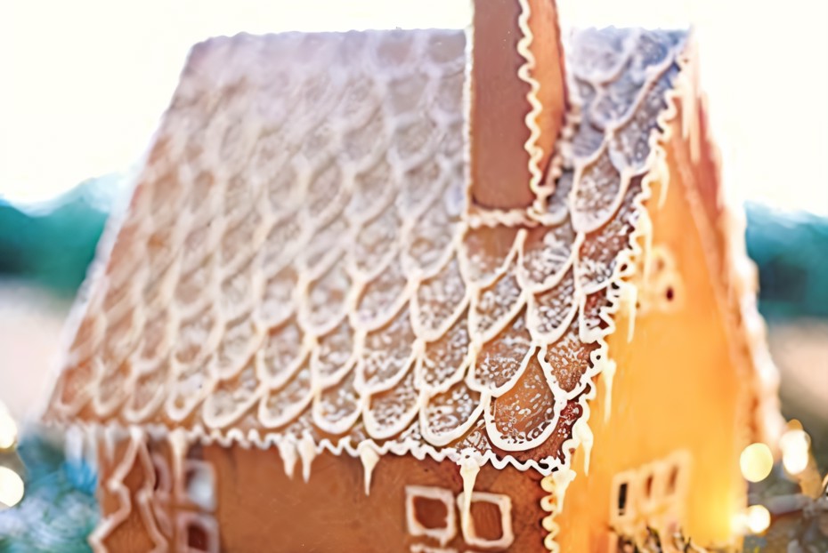 Фото рецепта Рождественский снежный пряничный домик