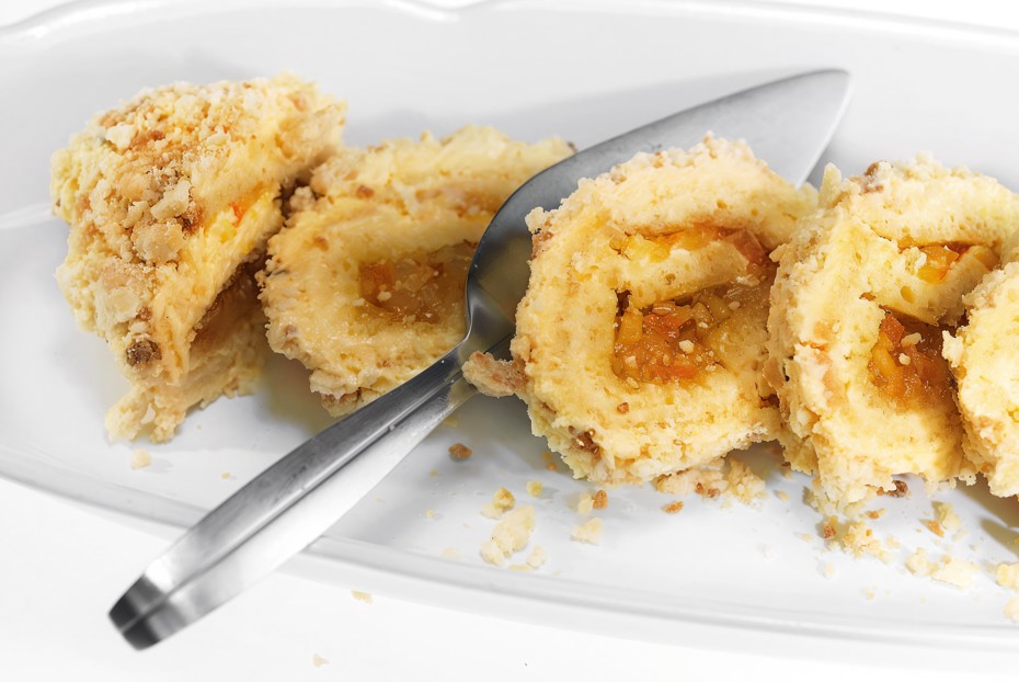 Фото рецепта Рулет из бриоши с тремя наполнителями