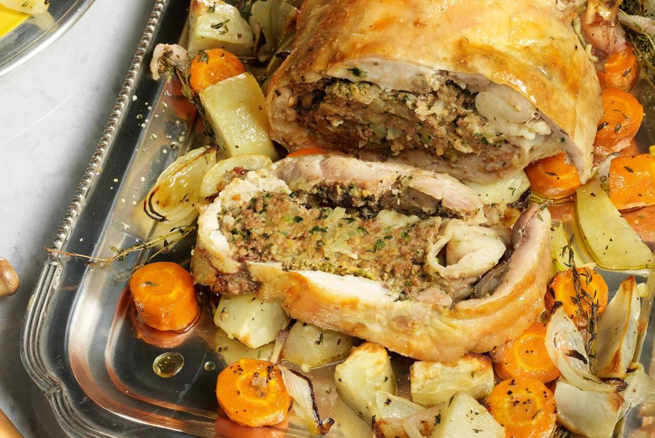 Фото рецепта Рулет из индейки с бараниной, картошкой и морковью