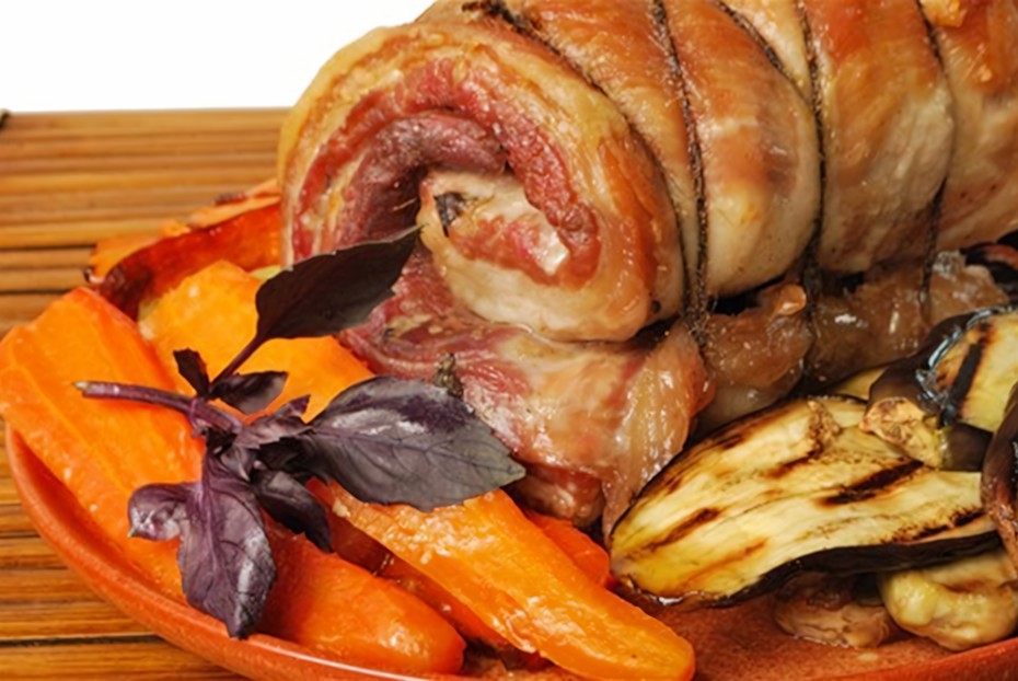 Фото рецепта Рулет мясной с овощами