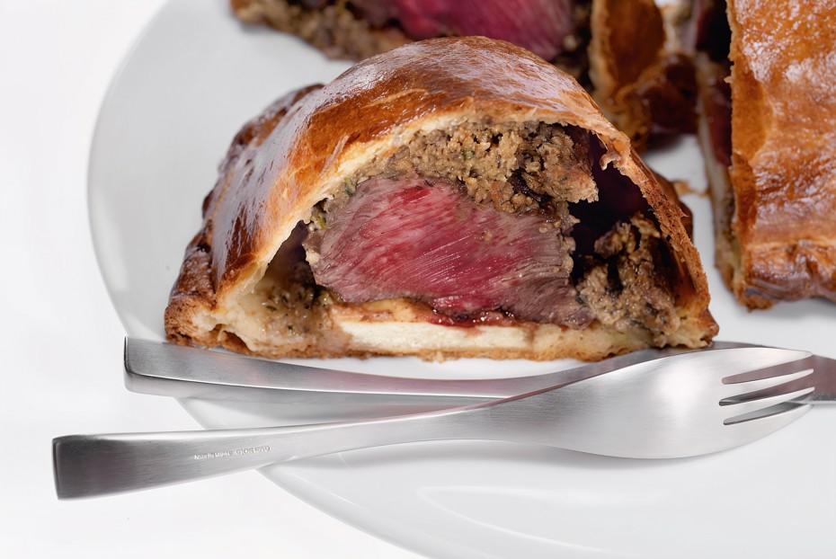 Фото рецепта Рулет с говяжьей вырезкой