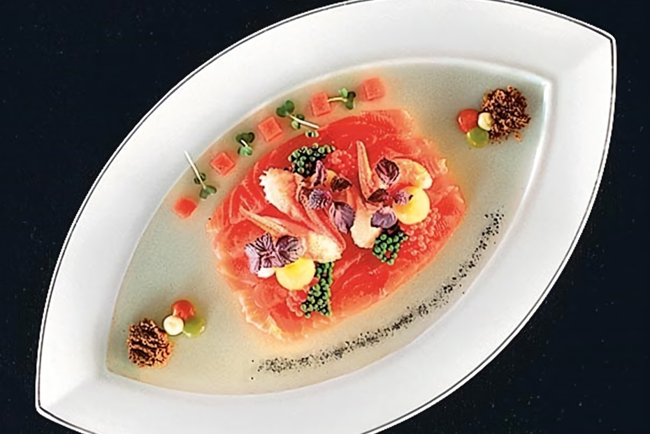 Фото рецепта Русский салат со слабосоленым лососем