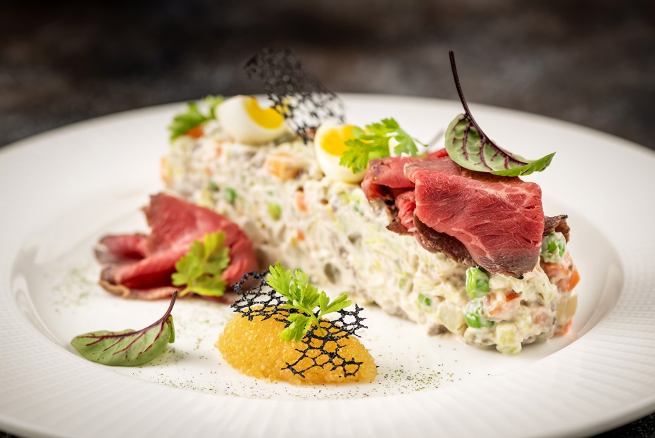 Фото рецепта Русский салат с телятиной и икрой