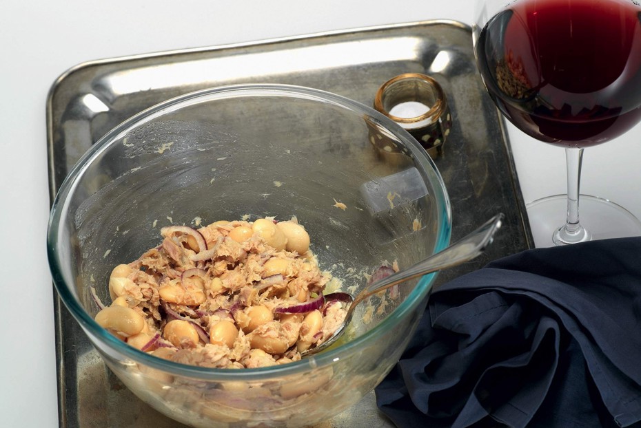 Фото рецепта Салат из фасоли и тунца