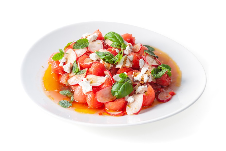 Фото рецепта Салат с арбузом и редиской