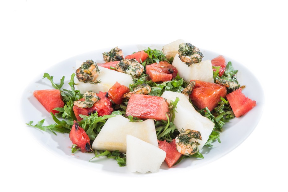 Фото рецепта Салат с креветками, дыней, арбузом и руколой