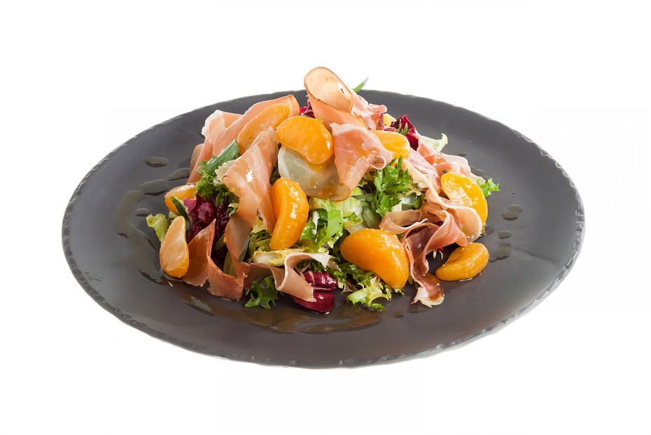 Фото рецепта Салат с мандаринами и прошутто