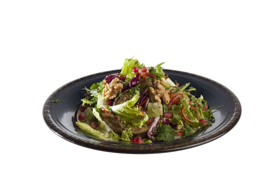 Фото рецепта Салат с жареным баклажаном и перцем