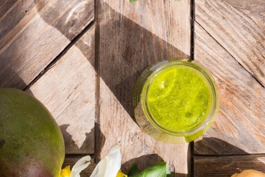 Фото рецепта Семена чиа с манго и шпинатом