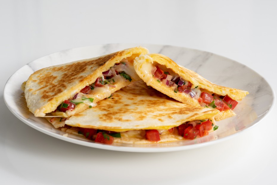 Фото рецепта Сэндвич на завтрак с омлетом, помидорами и сыром