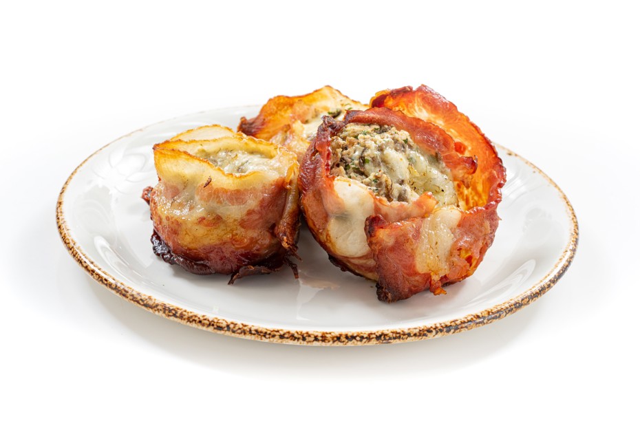 Фото рецепта Шампиньоны с беконом на мангале