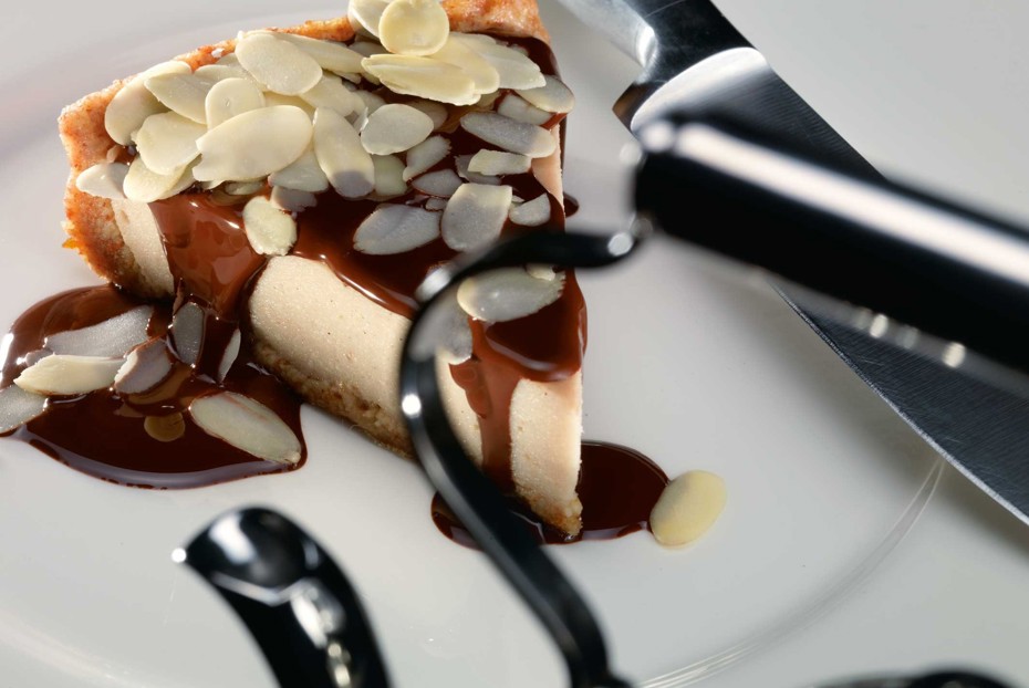 Фото рецепта Шоколадно-банановый торт без запекания