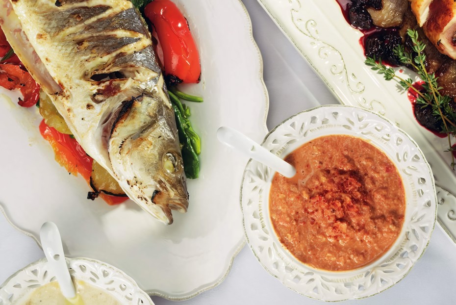 Фото рецепта Сибас с мухурмой из грецких и таратором из кедровых орехов