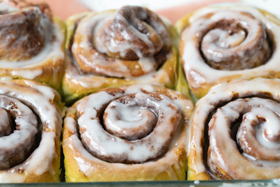 Фото рецепта Булочка с корицей и с матча