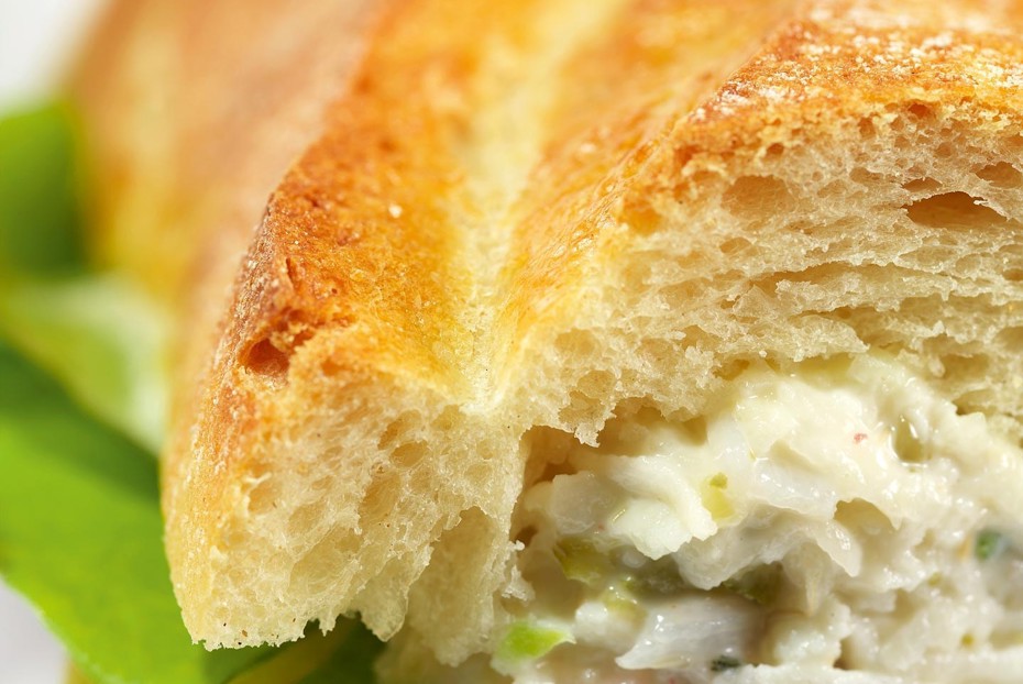 Фото рецепта Сэндвичи с салатом из сельдерея и соусом ремулад