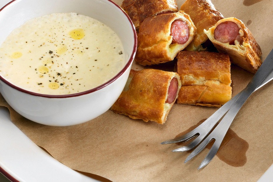 Фото рецепта Сосиски в тесте с картофельным кремом