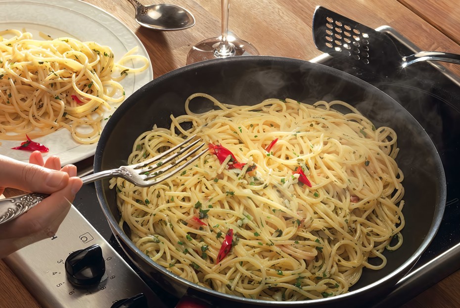 Фото рецепта Спагетти с чесноком и маслом