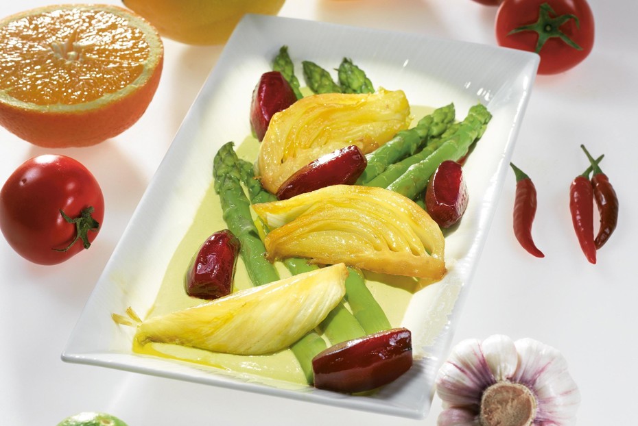 Фото рецепта Спаржа со свеклой и фенхелем