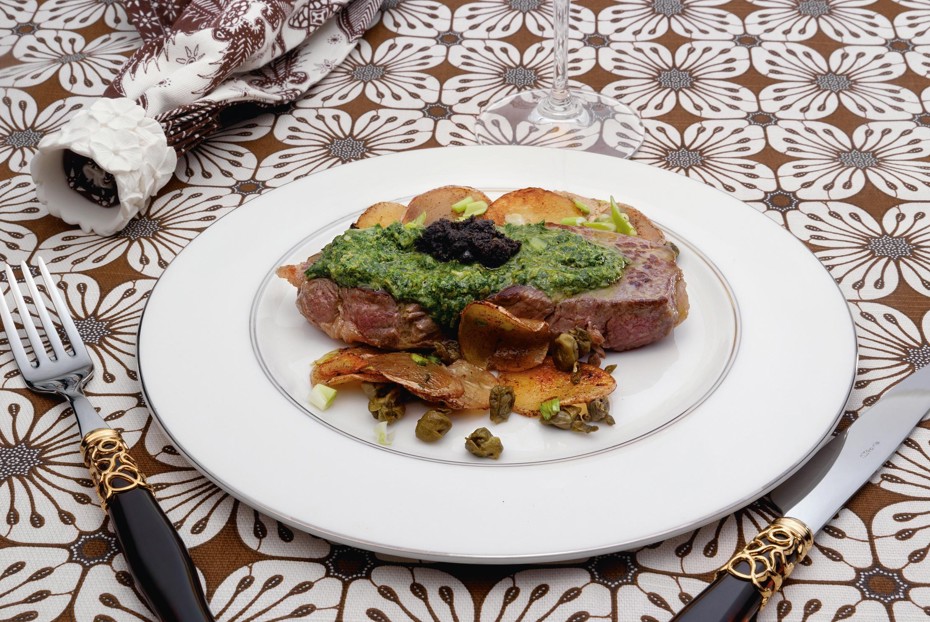 Фото рецепта Стейк с базиликом и оливковым тапенадом