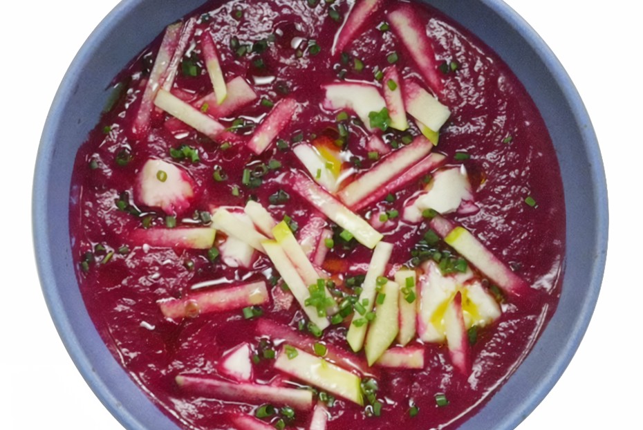 Фото рецепта Суп из свеклы с козьим сыром