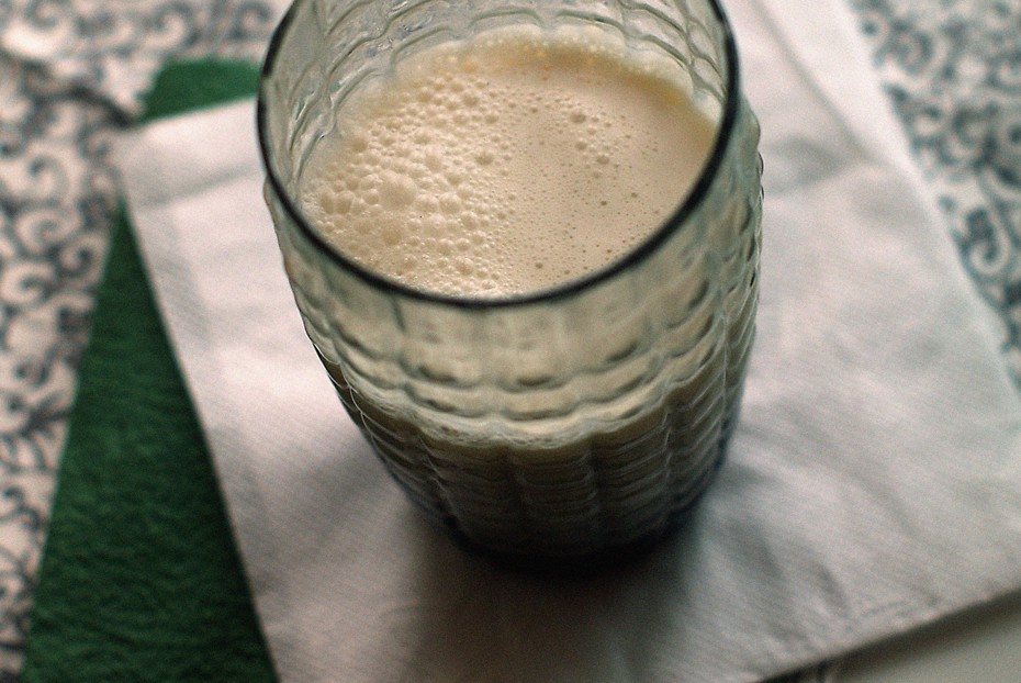 Фото рецепта Теплый милкшейк с кокосом и кардамоном