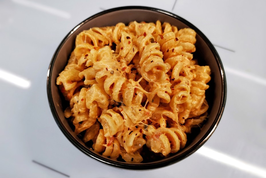 Фото рецепта Томатная паста со сливочным чеддером