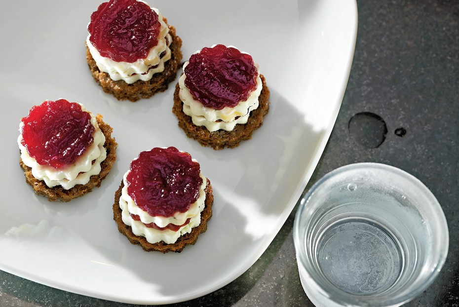 Фото рецепта Торт из свеклы с козьим сыром