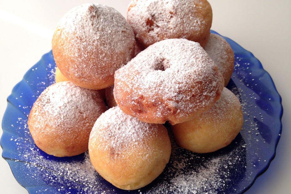 Фото рецепта Творожные пончики в сахарной пудре