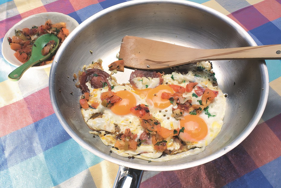 Фото рецепта Уэвос-ранчерос с чоризо