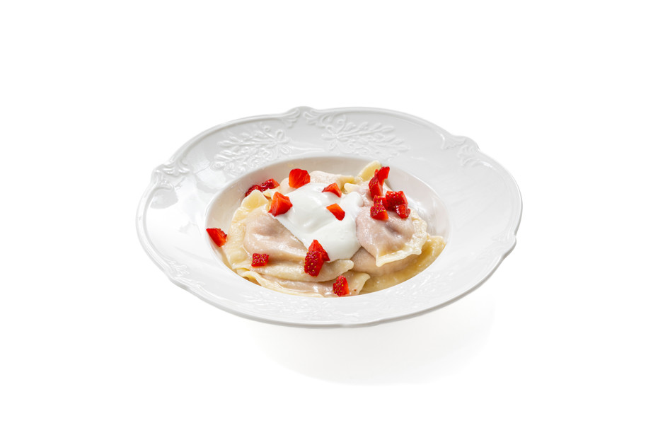 Фото рецепта Вареники с клубникой и творогом